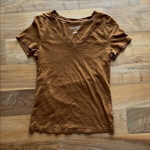 Universal Threads Brown V-Neck Short Sleeve Tee